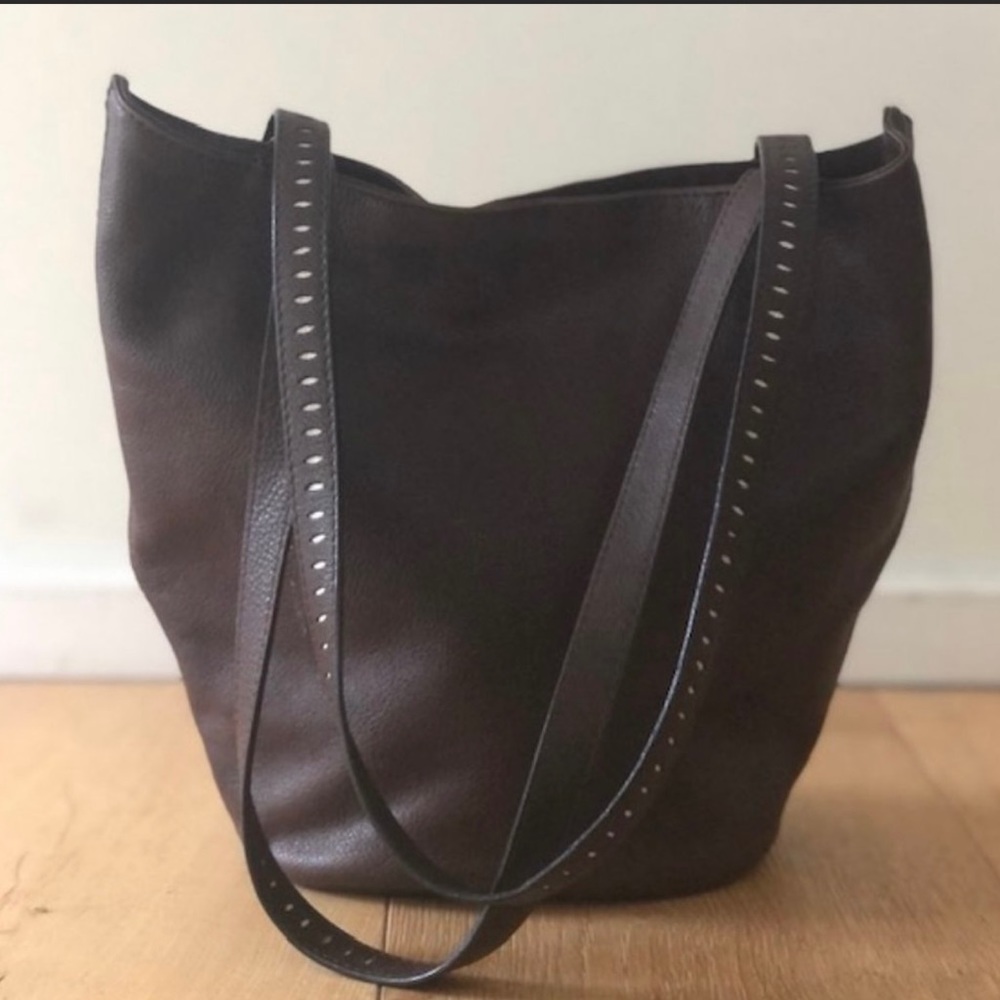 A beautiful light Bottega Veneta bag. Minimal use.